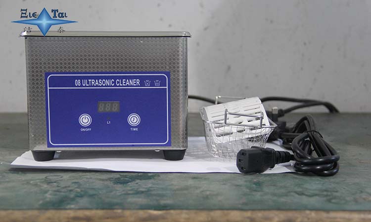 小型超聲波清洗機需要專用水嗎？有哪些用處？